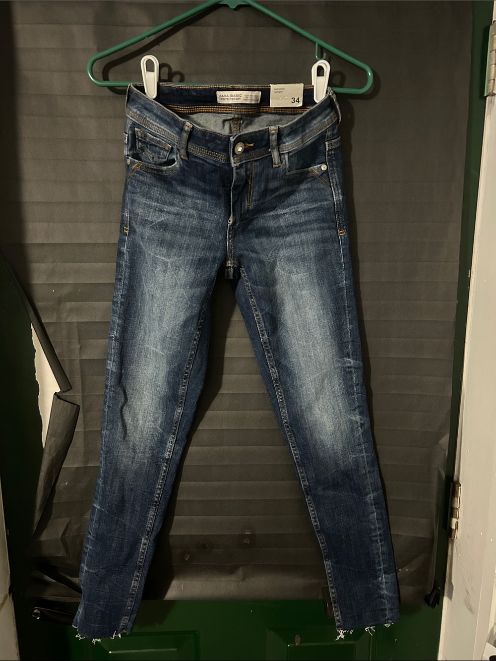 Zara Women's Skinny Jeans in Medium Blue Wash